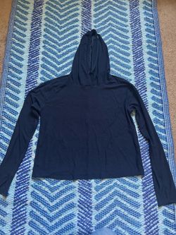 Navy blue long sleeve sweatshirt Size M #loungewear #athleisure Gives a slight crop look
