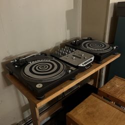 Counter Table and 2 Stools