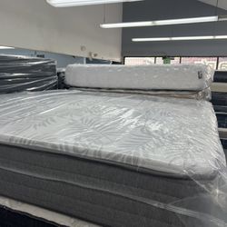 KING SIZE SEALY (FIRM) MATTRESS & BOX SPRINGS BED SET