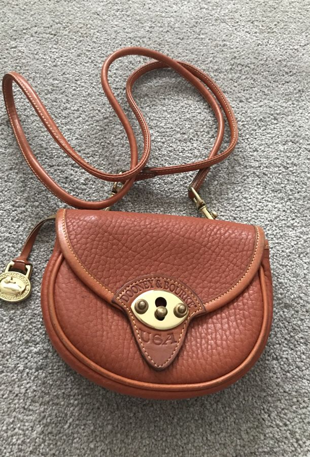 Small Vintage Dooney Bourke Purse for Sale in Chicago, IL - OfferUp