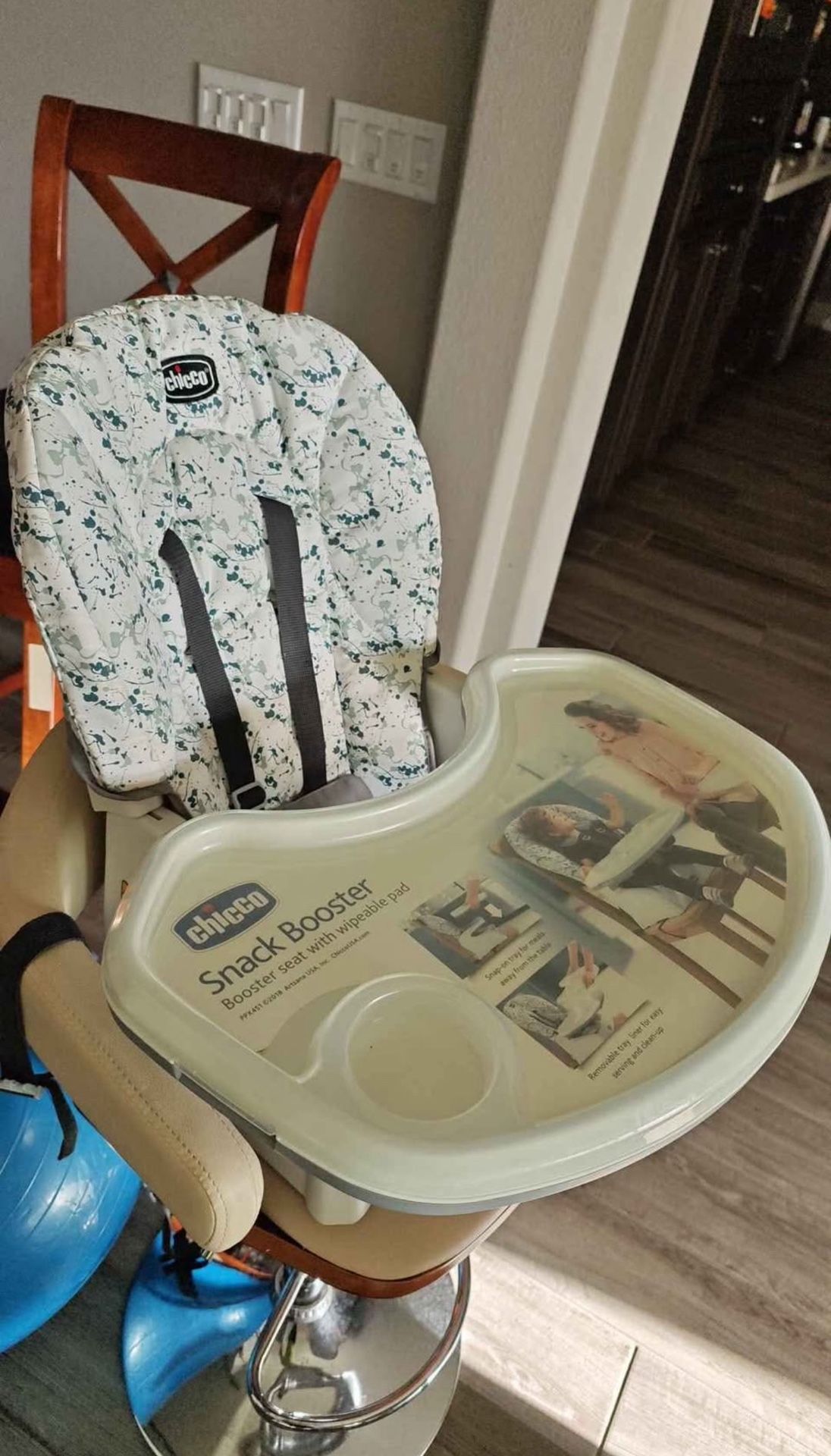 Chicco Snack Booster Seat – Like New