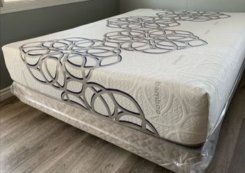 Queen size Sky comfort bamboo cool gel memory foam mattress and Boxspring