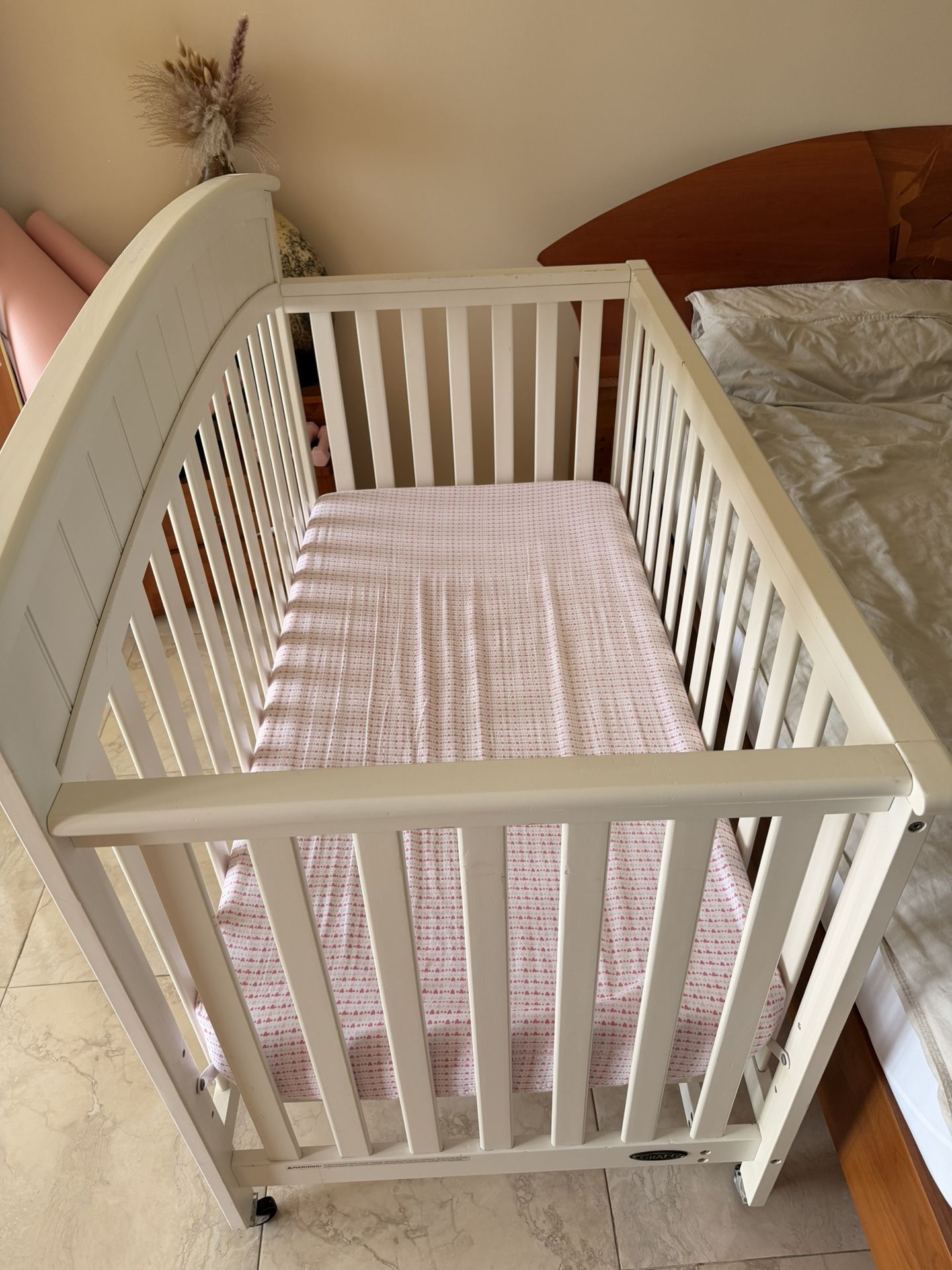 Graco Baby Crib + Mattress