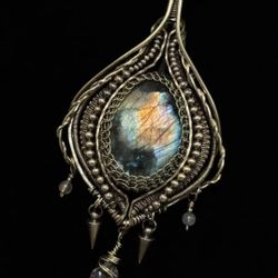 Stock “Moonlight Ban” Original Labradorite Wire Wrap Pendant Brass Grid Moon Phase Design Aurora Halo Color Handmade Model
 