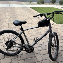 Specialized Roll 2.0 Low Entry Hybrid Bike (2023)