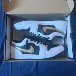 Jordan 1 Low Gold Swoosh Size 11.5
