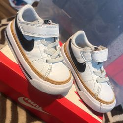 Nike Toddle Shoes Size 6c