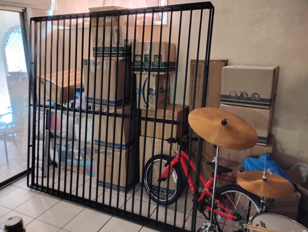 King Size Metal Box Spring / Bedframe
