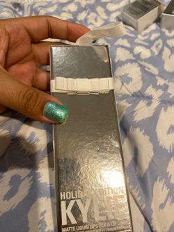 Kylie Jenner holiday edition color: MERRY