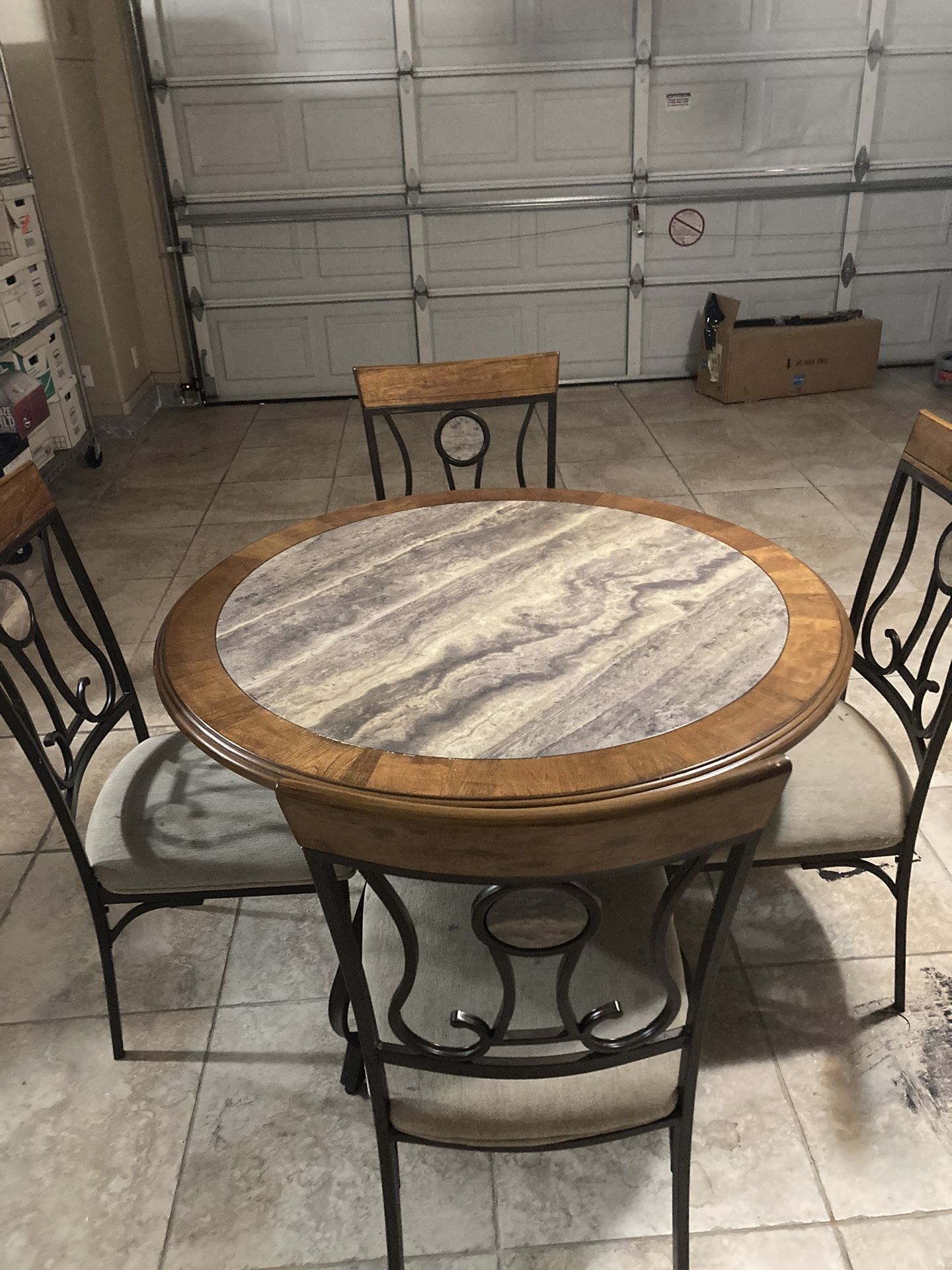 Dinning Table With 4 Matching Chairs