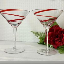 Set of 2 Pier 1 Swirline Red 🍸🌹❤️❤️🌹🍸Martini Glasses – Discontinued Handblown Barware with Ribbon Swirl Featuring a rich red ribbon swirl that co