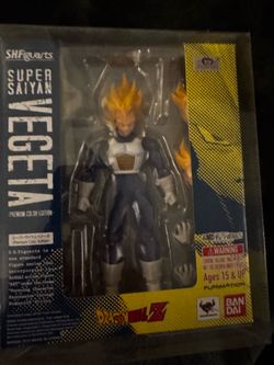 S.H. Figuarts Super Saiyan Vegeta Premium Color Edition Action Figure 2015