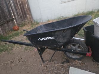 HUSKY Wheelbarrow