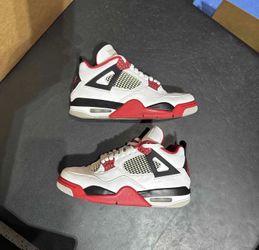 Fire red 4s size 8.5