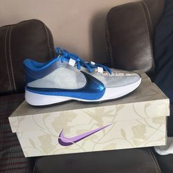 ZOOM FREAK 5  NIKE SHOES NEW CONDITION  MEN SIZE 11