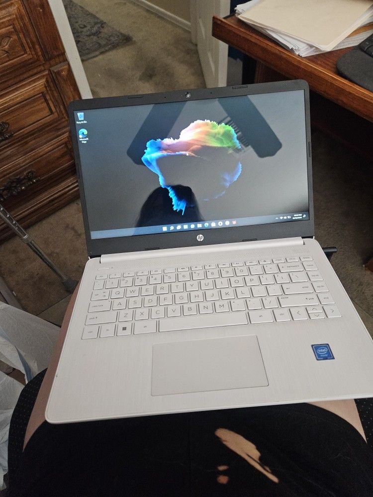 Hp White Laptop
