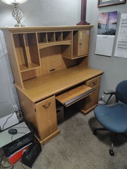 Free computer/office desk.