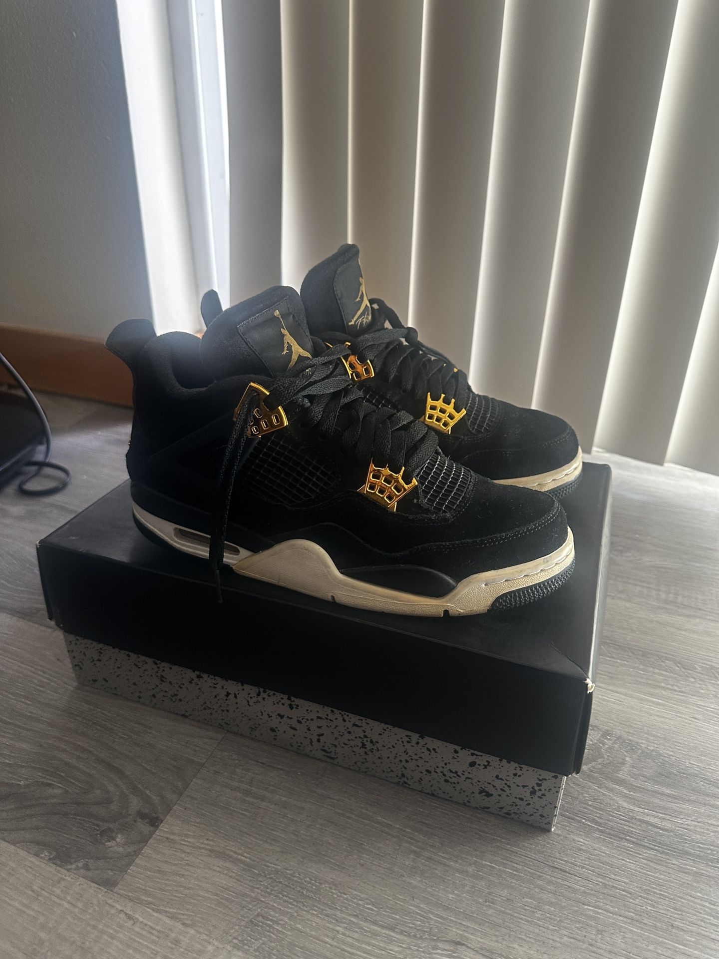 Air Jordan 4 Royalty
