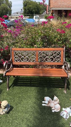 Nice metal bench in good condition