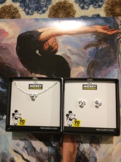 Minnie Mouse earring and pendant set
