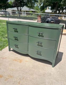 Dresser