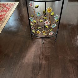 Floral side table - pretty