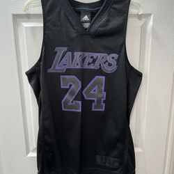 Vintage VERY Rare Kobe Bryant Jersey Size Small. Black / Purple 