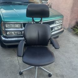 Human Scale Freedom Office Chair 