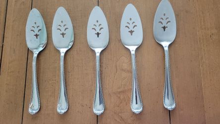 Oneida Community Camelot Pie/Dessert Servers 5 total