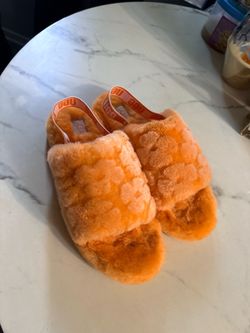 Brand new women’s orange Uggs size 6 $40