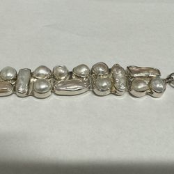 Pearl Bracket 