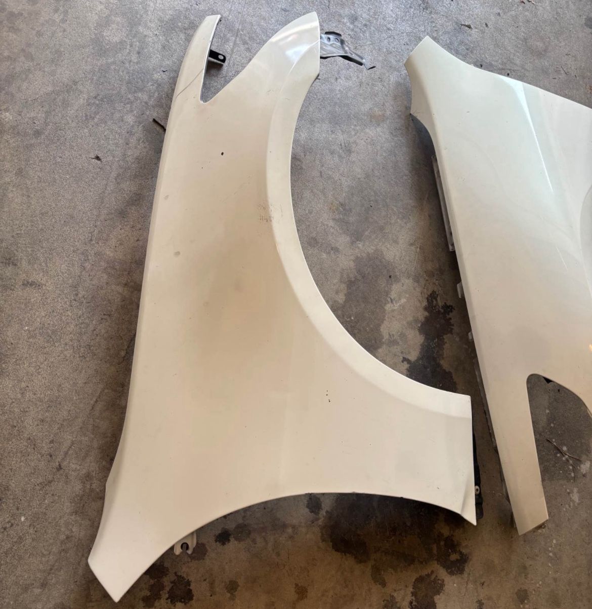Infiniti G37 Driver And Passenger Fenders