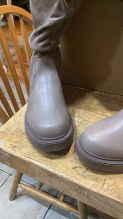 New Winter Boots Size 10;