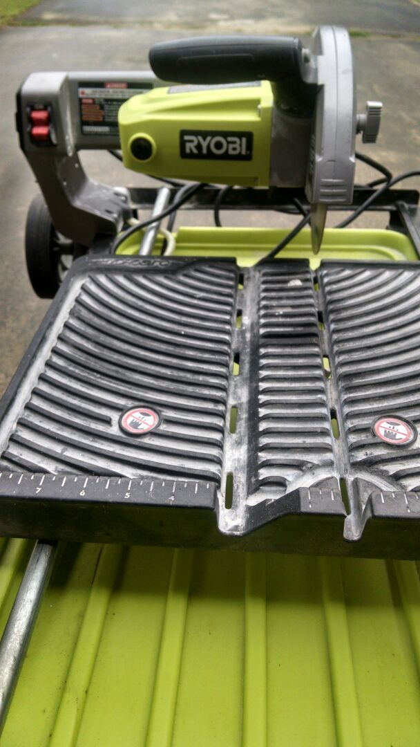 Ryobi 1 3/4 HP 120 volt portable Wet tile saw WS750L with stand 7 inch blade. Mint condition