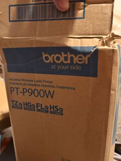 Brother Impresora de etiquetas de escritorio industrial de alta resolución PT-P900C, color negro