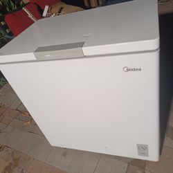 7.0 Deep Freezer Works Great And In Excellent Condition 