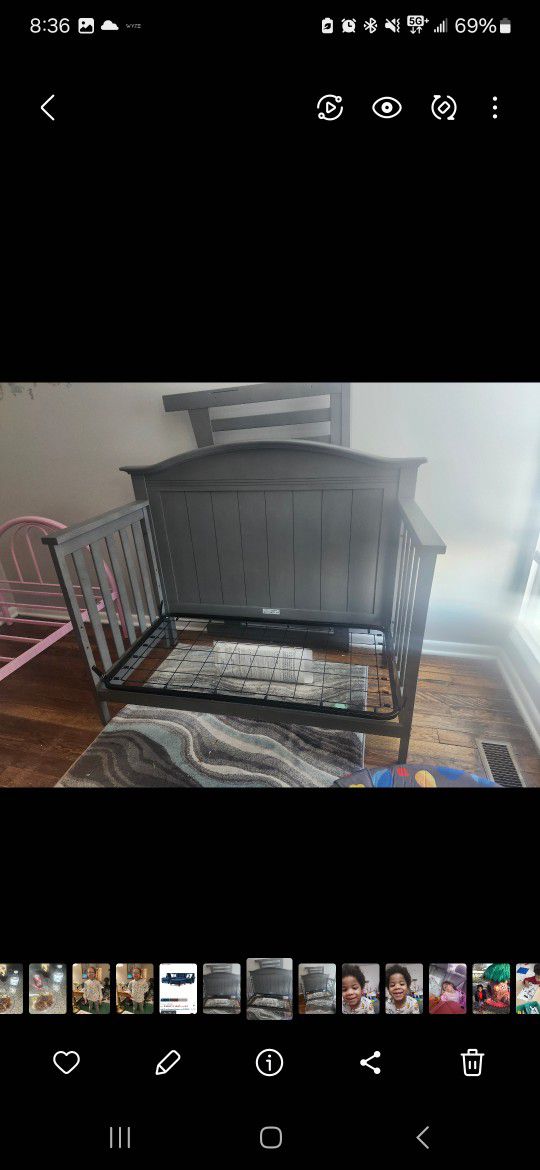 Toddler Bed/ Baby Crib
