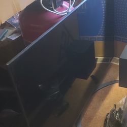 LG BenQ TV with soundbar and wireless bass speaker