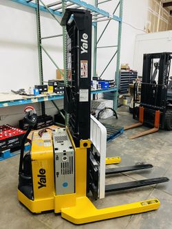 Yale Walkie Stacker Forklift 