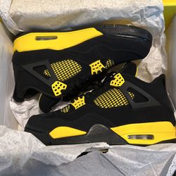 Jordan 4 thunder 