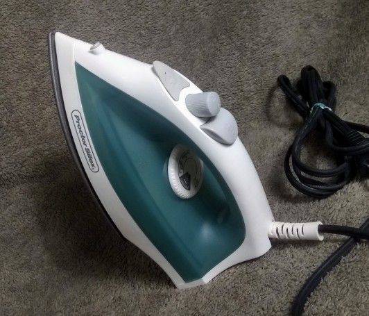 Proctor Silex Steam Iron - Nonstick with Water Window - Like new!
