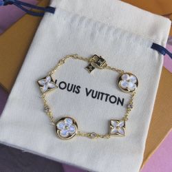 New 18k Stainless Steel Gold Comes With Dust Bag 