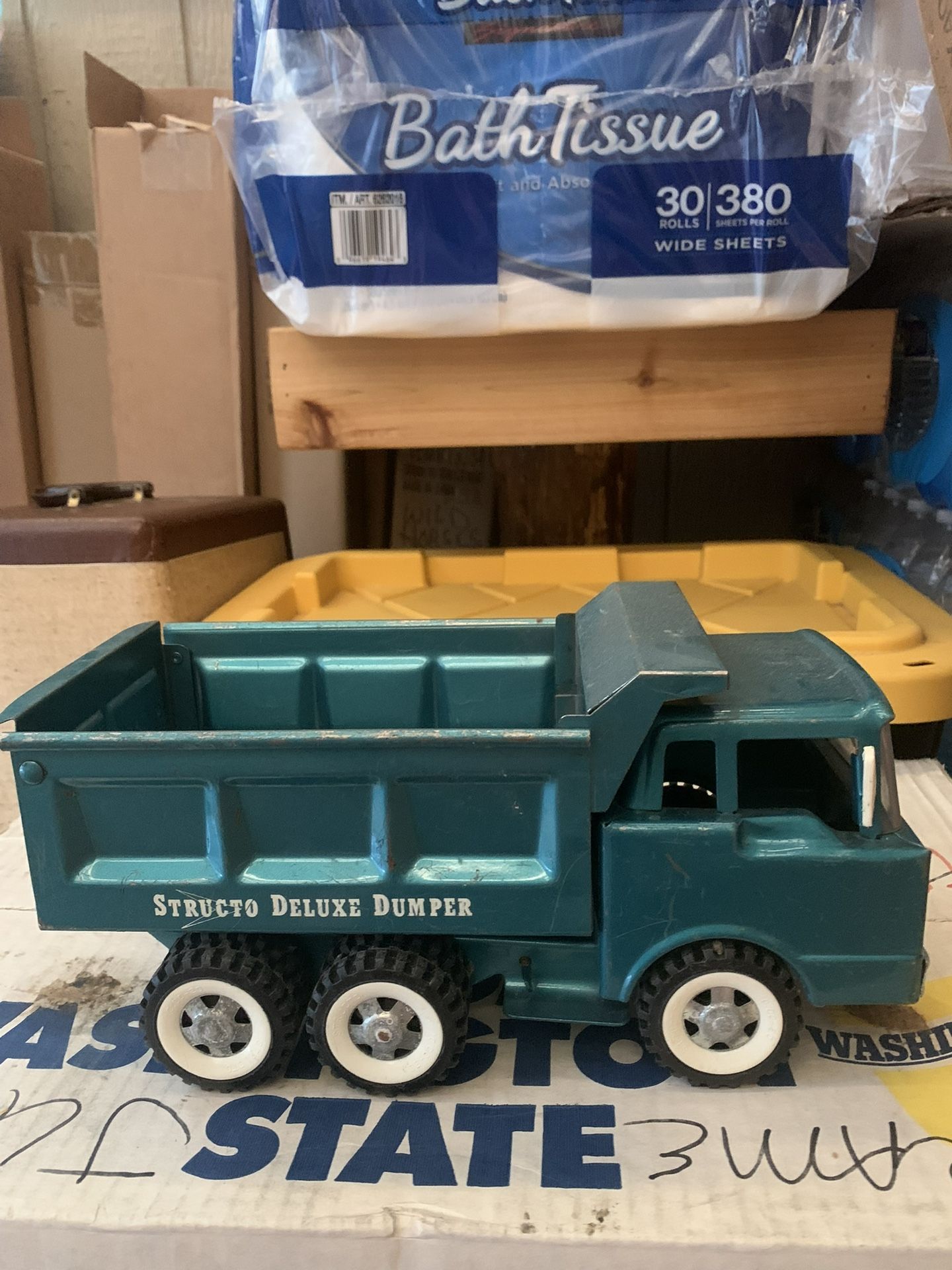 Struto Deluxe Dumpster Toy Truck