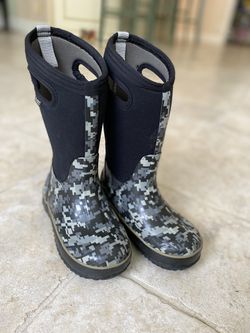 Bogs Snow Boots, kids size 13