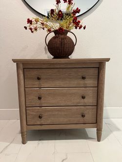 1 Gorgeous brand new nightstand