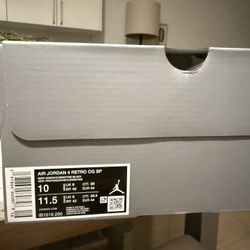 Jordan 4 undefeated Size 10.5
