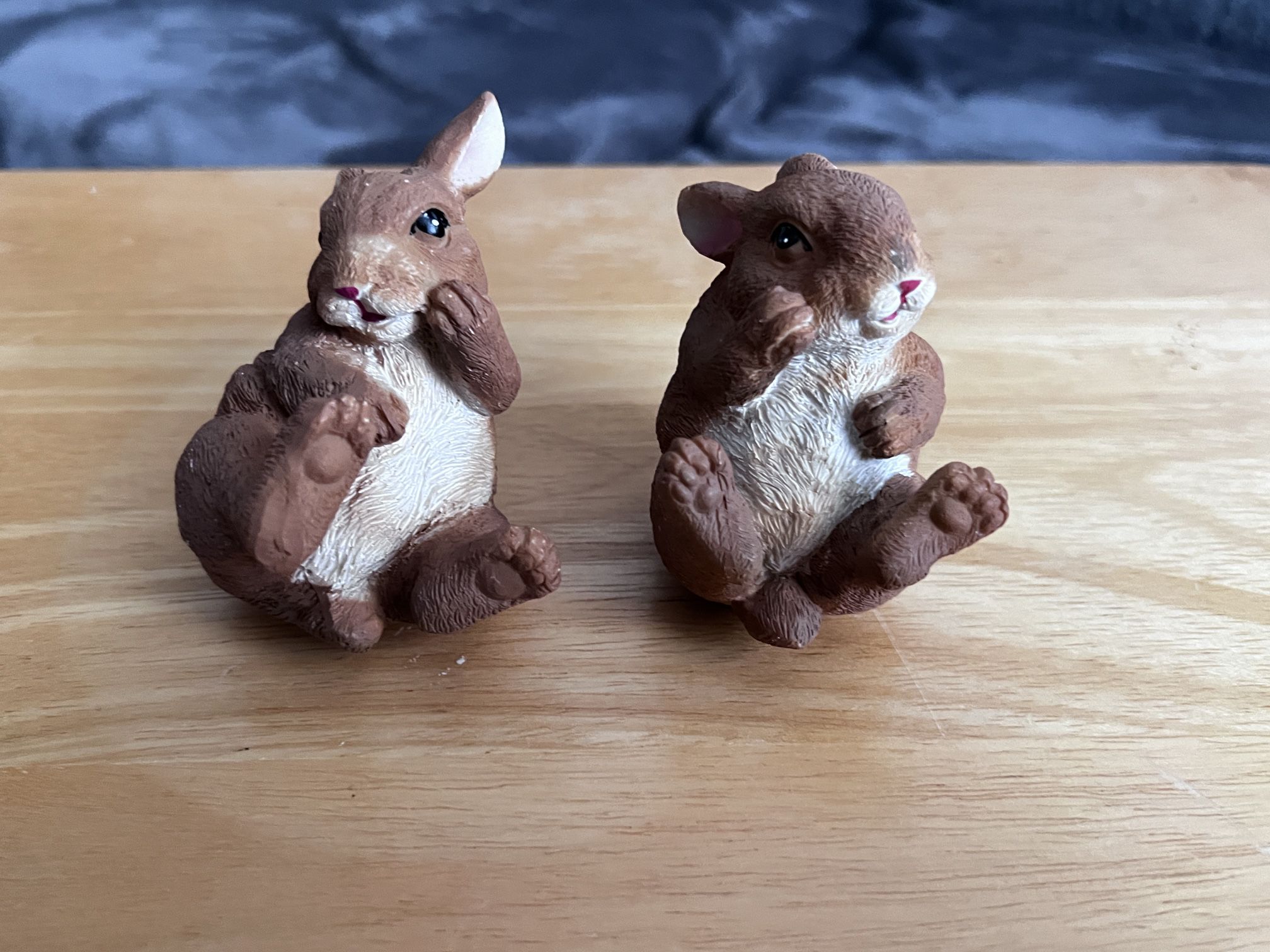 Pair Of Resign Bunny Rabbit Figurines 
