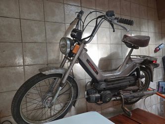 Vintage 1970s–1980s Puch Maxi Moped – Original Engine – Project Bike