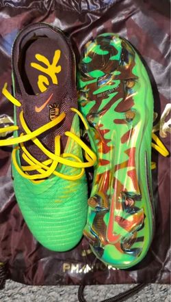 Nike Phantom Soccer Cleats