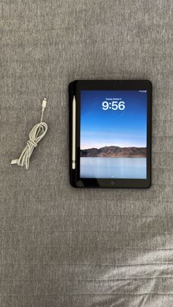 Apple iPad (8th Generation), 32GB + Apple Pencil & Case